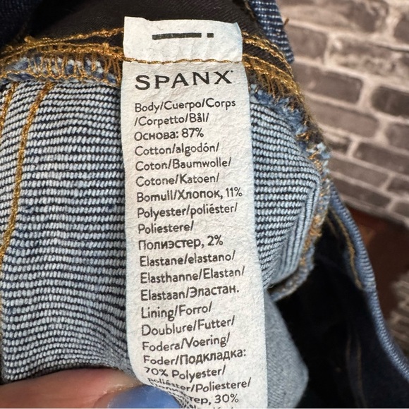 SPANX Denim Shorts Dark Wash Stretchy Pull‎ On pockets - Picture 10 of 11